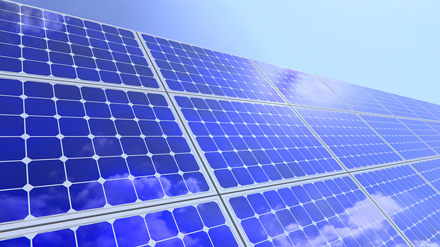 Gebäudedach in München mit Elektro Solar Panel 